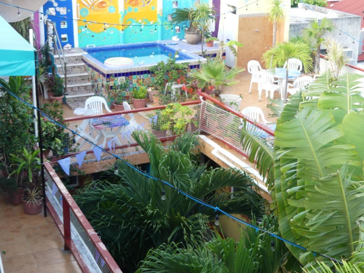 Las Palmas Hotel *