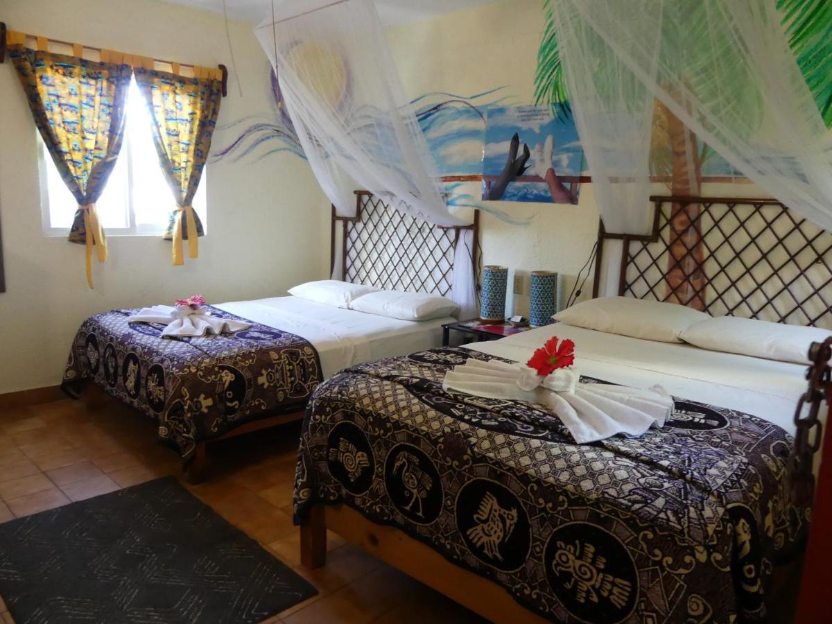 Las Palmas Hotel *
