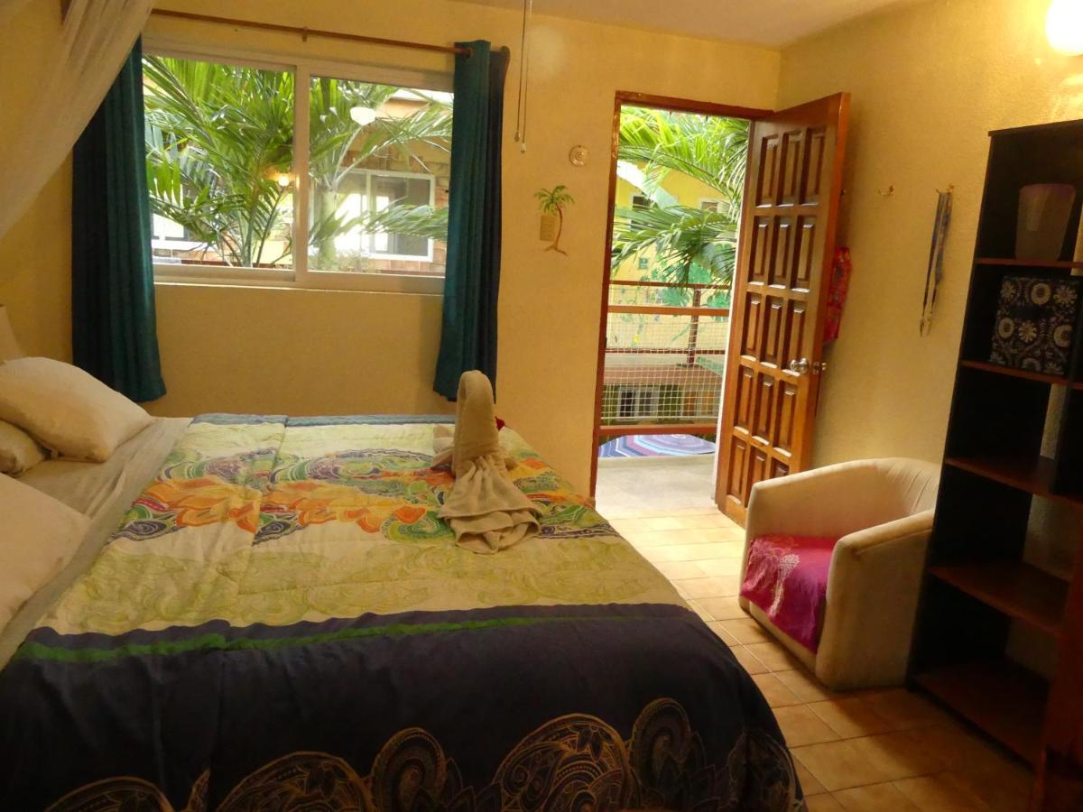 Las Palmas Hotel *